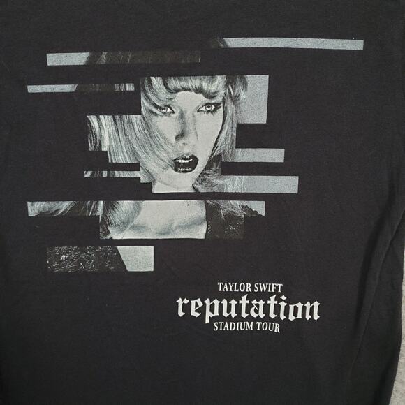 Taylor Swift Shirt Womens Small Reputation Stadium Tour Concert Band Swiftie - Picture 2 of 9